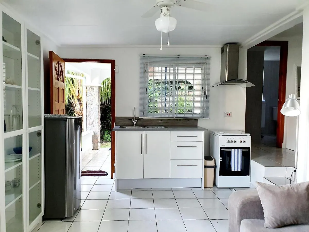 Rose Self Catering Apartment Beau Vallon