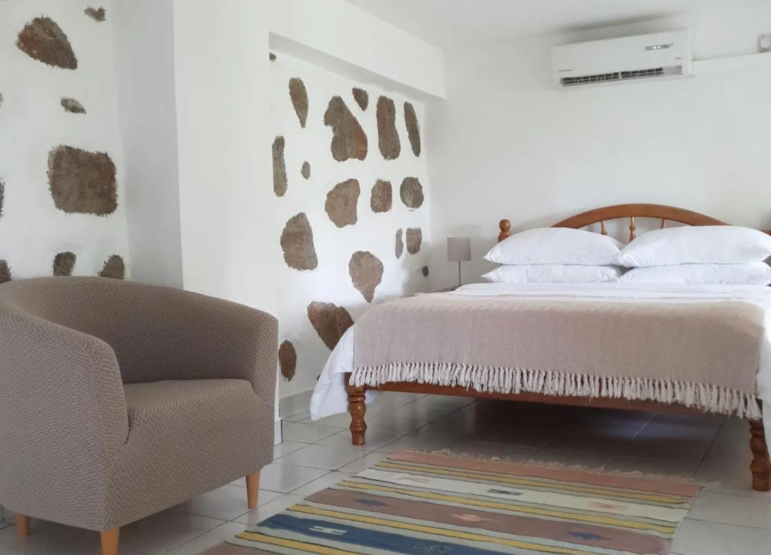 Rose Self Catering Apartment Beau Vallon